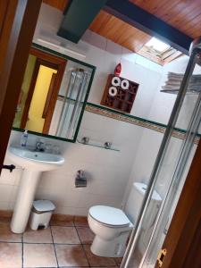 Bilik mandi di Casa Rural Nestazar II