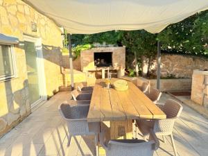 Gambar di galeri bagi Villa Lele - peace, mountain & sea view, heated pool di Novigrad Dalmatia