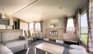 Η κουζίνα ή μικρή κουζίνα στο 3 Bed-Sleeps 8-Free Parking-10 Min to Beach +4 φωτογραφίες
