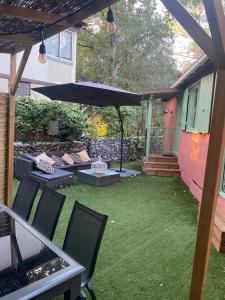 a patio with an umbrella and a table and chairs at Su Paraiso in Fréjus