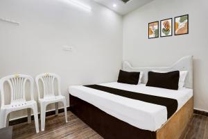 Ένα ή περισσότερα κρεβάτια σε δωμάτιο στο Hotel O Vaibhav Lakshmi In