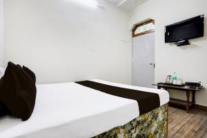 Μια τηλεόραση ή/και κέντρο ψυχαγωγίας στο Hotel O Vaibhav Lakshmi In