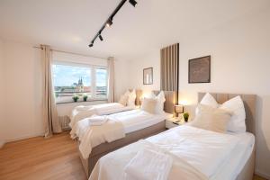 Ένα ή περισσότερα κρεβάτια σε δωμάτιο στο Malu Rooms - Über den Dächern der Stadt, Zentrum, Panorama, Terrasse, höchste FeWo der Stadt