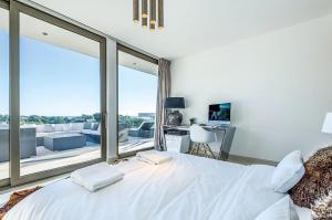 Voodi või voodid majutusasutuse JAMES SIB33 - contemporary design villa with pool Cap Martinet Ibiza toas +9 fotot