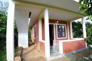 Φωτογραφία από το άλμπουμ του Lake View Cottage σε Ponnampet