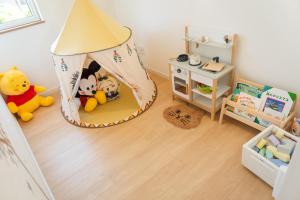 een poppenhuis met een speelkamer met een tent bij comma, toko in Asahikawa +67 foto's