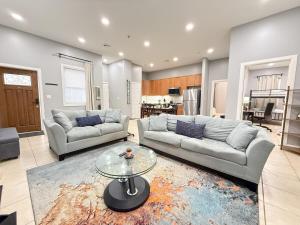 Χώρος καθιστικού στο Huge apartment near NYC, Parking +40 φωτογραφίες