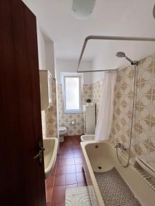 Et badeværelse på Rosanna House + 14 billeder