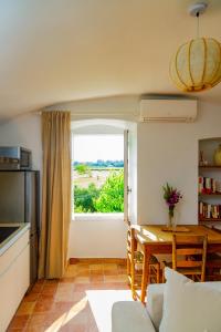 a kitchen and dining room with a table and a window at U Vermentinu in Aghione +4 photos