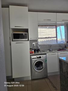 Kuchyň nebo kuchyňský kout v ubytování Lillies House + 20 fotografií