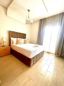 Una cama o camas en una habitación de Charmant et spacieux Appart au coeur de Tanger- Family Only