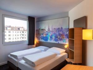 Postel nebo postele na pokoji v ubytování B&B HOTEL Aachen City-Ost