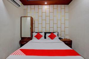 Ένα ή περισσότερα κρεβάτια σε δωμάτιο στο New Hotel France