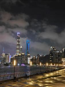 Ein allgemeiner Blick auf Shanghai oder ein Stadtblick von der Ferienwohnung aus