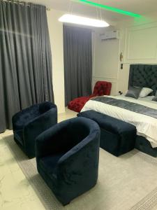 Postel nebo postele na pokoji v ubytování The Glen Suites