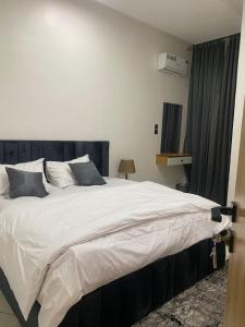Postel nebo postele na pokoji v ubytování The Glen Suites