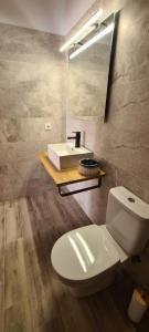 Ένα μπάνιο στο Casa l'Arrossal - Adults Only