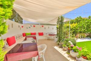 a patio with a table and chairs and plants at Kiraz Butik Hotel in Alaçatı