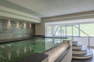 Bazén v ubytování Hotel Garnì Paradisi - Wellness & Spa nebo v jeho okolí