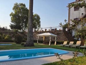 a swimming pool in the yard of a house at Quinta da Abrunheira - Gustavo Eiffel in Ciborro