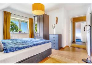a bedroom with a bed with a blue comforter at Landhaus Upn Wall mit Ponyreiten und Kutschfahrten in Mettingen