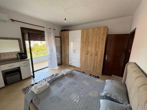 Katil atau katil-katil dalam bilik di Lusha Home +3 gambar