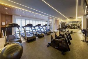 a gym with several treadmills and elliptical machines at BHomy Medeiros in Sao Paulo