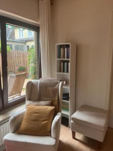 Posezení v ubytování Idyllische Wohnung mit Terrasse und Seezugang + 37 fotografií