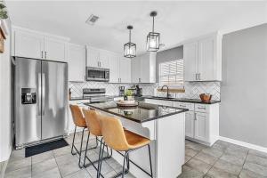 Η κουζίνα ή μικρή κουζίνα στο Coler Comforts +1 φωτογραφίες