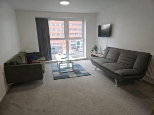 Χώρος καθιστικού στο 8 mins walk City Centre, Birmingham University, 20 mins walk Edgebaston stadium, 1 Bed Spacious Apartment