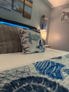 A bed or beds in a room at Cocoa, Beach house
