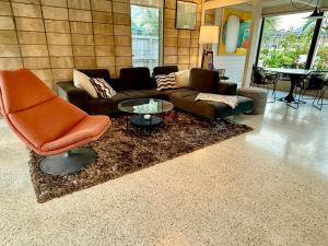 Φωτογραφία από το άλμπουμ του Mid Century Meets Boaters Dream σε Siesta Key