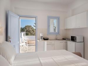 Imagen de la galería de Aliki Bay Luxury Studios 1, en Kampos