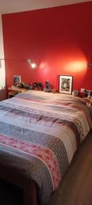 Postel nebo postele na pokoji v ubytování maison au calme avec piscine + 3 fotografie