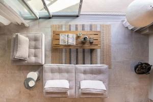 an overhead view of a bathroom with two towels at Bacchetta Magica by PaxosRetreats in Gaios +75 photos