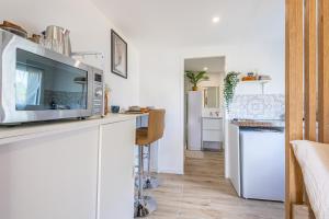 Kuchyň nebo kuchyňský kout v ubytování Studio cosy proche Bordeaux + 12 fotografií