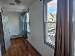 Fotografie z fotogalerie ubytování 3 bedrooms apt,2 baths,15 mins to NYC v destinaci Jersey City