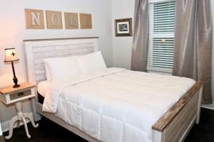 Postel nebo postele na pokoji v ubytování Mid-city 3-br Apt Near Superdome
