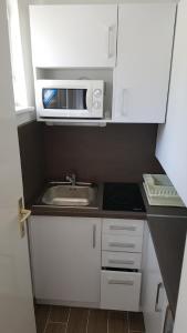 Kuchyňa alebo kuchynka v ubytovaní Lara Apartments