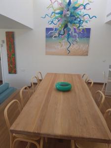 a wooden table with a green frisbee on it at Agua en las Rocas in Sa Caleta