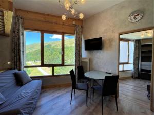 Μια τηλεόραση ή/και κέντρο ψυχαγωγίας στο Charmant 2 pièces aux Menuires - Confort & Commodités - FR-1-452-84