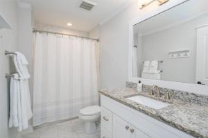 Phòng tắm tại 5 Bed Rose Estate with Parking +18 ảnh