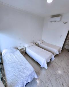 Ένα ή περισσότερα κρεβάτια σε δωμάτιο στο sonsoles hotel +1 φωτογραφίες