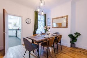 Fotografie z fotogalerie ubytování Foxton House - Stylish 3Bed Retreat, Free Parking & Netflix, WiFi v destinaci Coventry