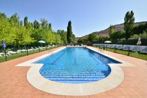 Hotel-Balneario La Esperanza tesisinde veya buraya yakın yüzme havuzu