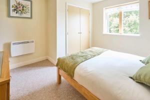 a bedroom with a bed and a window at Host & Stay - Newport House Apartment in Worcester