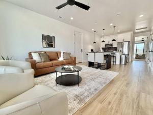Χώρος καθιστικού στο Grand G4 at Catori Stunning Kanab Family Friend Townhome