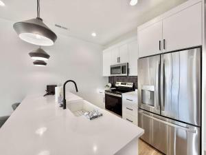 Η κουζίνα ή μικρή κουζίνα στο Grand G4 at Catori Stunning Kanab Family Friend Townhome