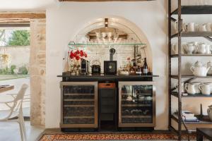 a kitchen with an archway in the wall at La Cour de Beaune in Beaune +10 photos