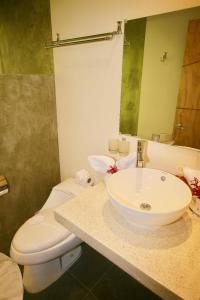 Ένα μπάνιο στο Dahlia Penthouse Beach Getaway, Stunning Views! +25 φωτογραφίες